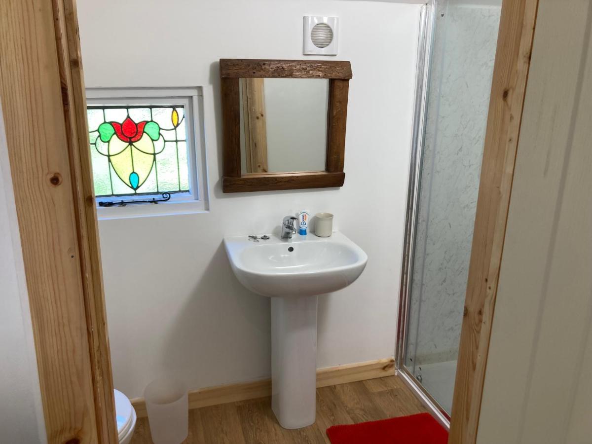 Honey Bee Cabin Llandysul Exterior photo